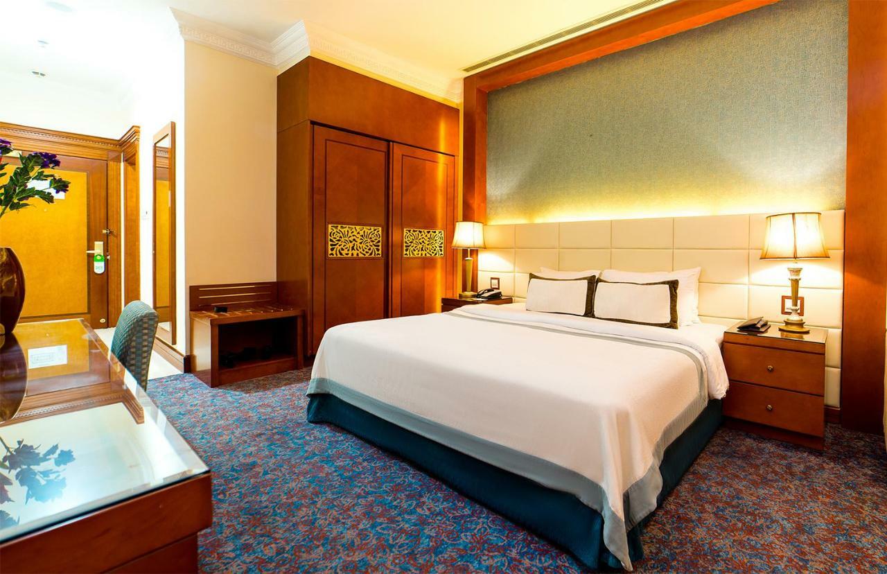 Grand Excelsior Hotel Al Barsha Дубай Екстериор снимка